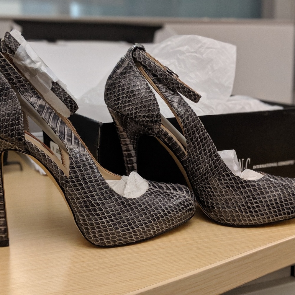 Lucey Pumps Heels NEW size 7